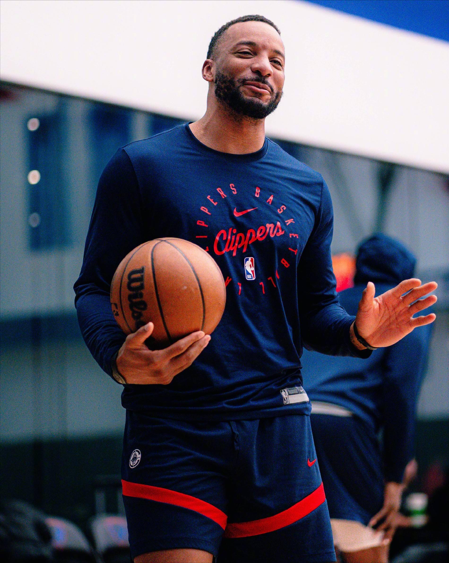 洛杉矶快船发布备战花絮,今晚篮板制胜,NBA季后赛任务艰巨,年轻球员得到机会的简单介绍 洛杉矶快船发布备战花絮,今晚篮板制胜,NBA季后赛任务艰巨,年轻球员得到机会的简单介绍