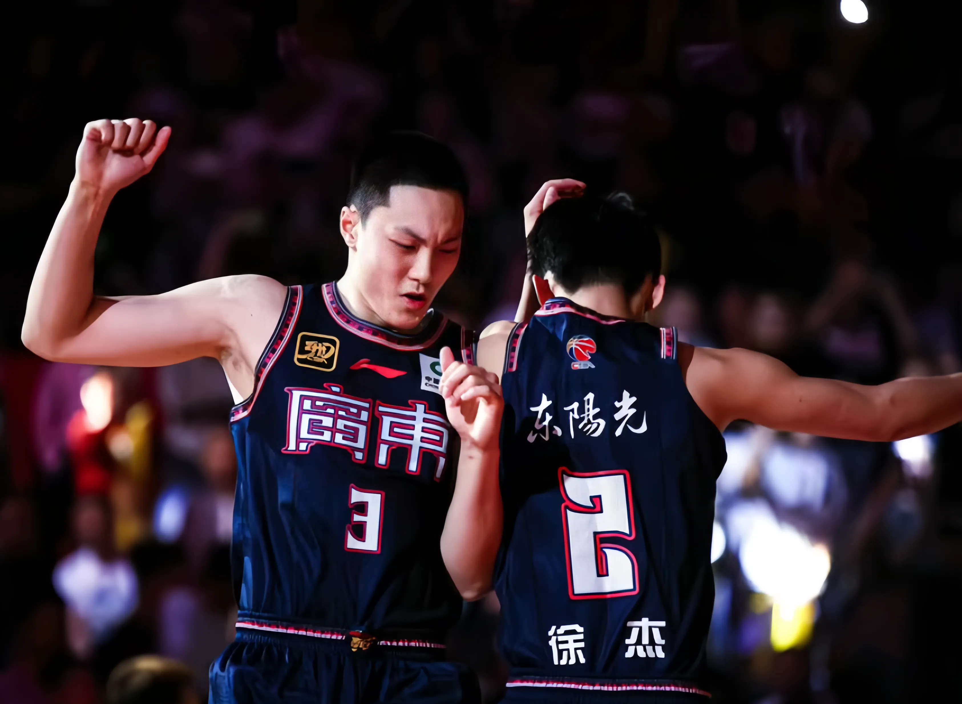 广东宏远迎欧联关键赛，集结日调整名单，态度坚定，临场指挥获称赞