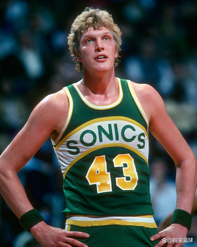 俄克拉荷马雷霆训练开放日；窗口期伤情更新引欢呼；意甲在即；身体对抗强度拉满的简单介绍