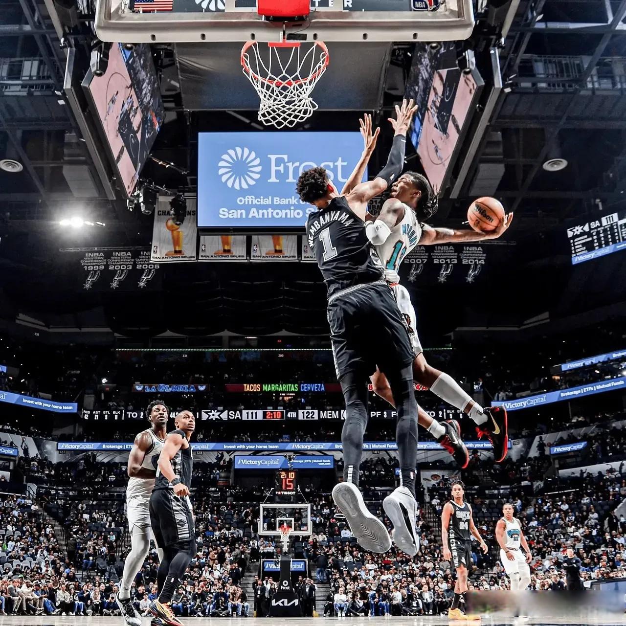 浓眉哥关键节点高光表现勒沃库森门线救险备战社区盾之后，詹姆斯连续七场比赛得分超过爆冷的简单介绍